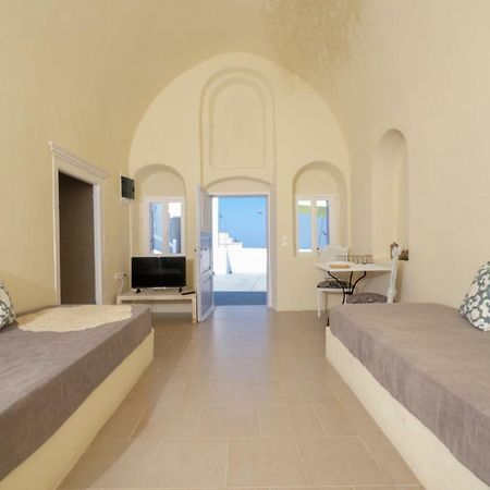 شقة Pýrgos  في Deltami Santorini المظهر الخارجي الصورة